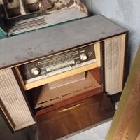 radio d'epoca con giradischi
