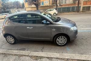 Auto lancia