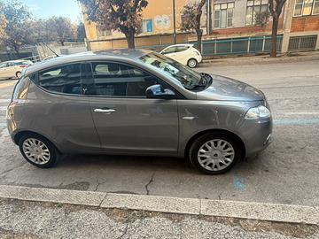 Auto lancia
