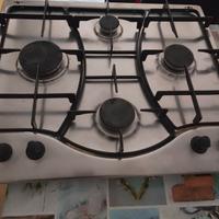 piano cottura 4 fuochi modello Ariston 