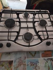 piano cottura 4 fuochi modello Ariston 