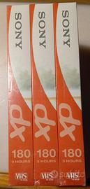 3 cassette VHS ancora sigillate