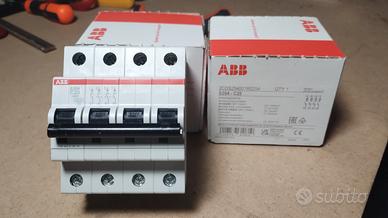 due interruttori magnetotermici a 4 poli C25