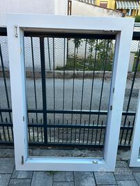 Finestra in pvc Fossati anta-ribalta con vetrocame