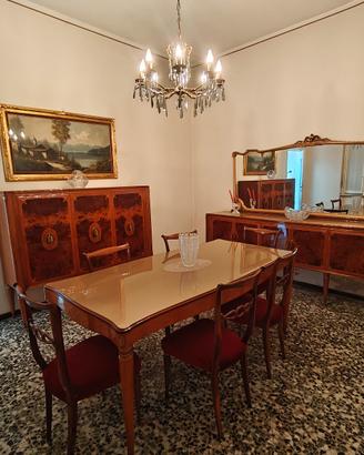 Sala da pranzo con Tavolo, sedie, madia e credenza