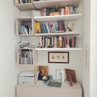 libreria moderna con mobile contenitore 