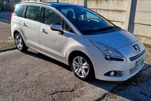 PEUGEOT 5008 7Posti
