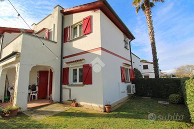 VILLA A SCHIERA A PORTO RECANATI