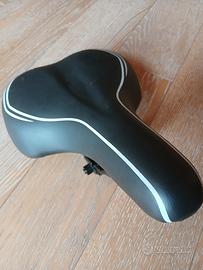 Sella per bici nuova  con lieve difetto vedi foto