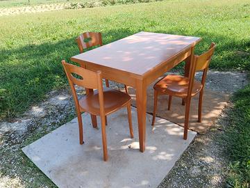 Tavolo e sedie
