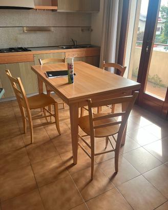 Tavolo Allungabile Valcucine con 4 sedie
