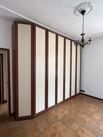 ARMADIO CAPIENTE ED ELEGANTE