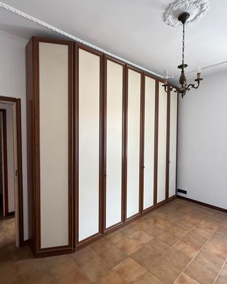ARMADIO CAPIENTE ED ELEGANTE