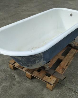 Vasca da bagno in ghisa smaltata vintage