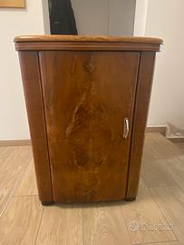 Macchina da cucire antica