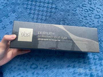 Piastra per capelli GHD Platinum+, nuova