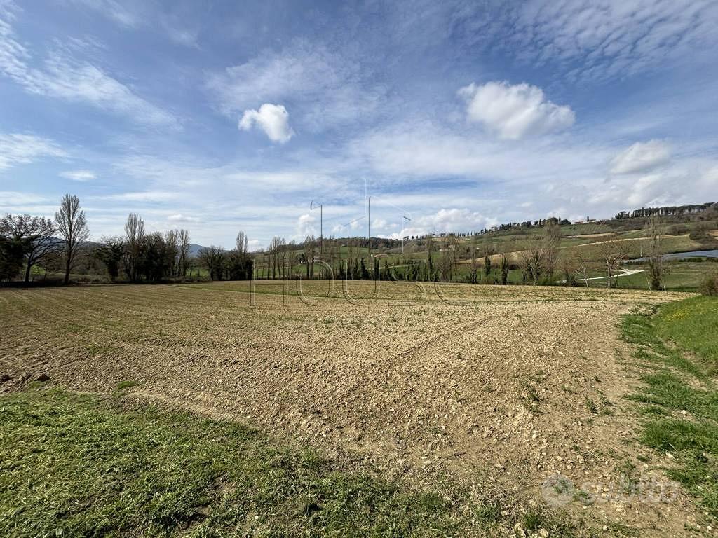 Terreno di 220 m² a Montone - Vista 2
