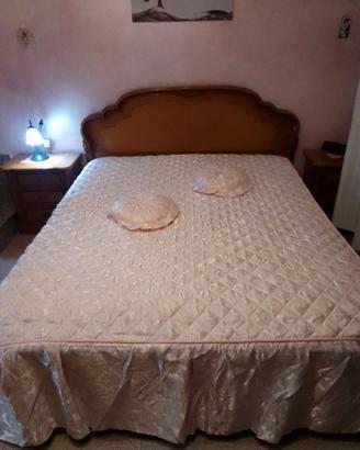 Copriletto trapuntato in raso effetto damascato