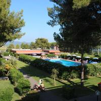 Trlocale con terrazza-solarium-piscina