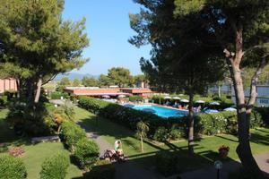 Trlocale con terrazza-solarium-piscina