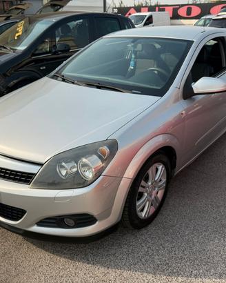 Opel Astra GTC 1.7 CDTI 110CV 3 porte Cosmo