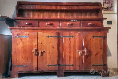 Piattaia credenza in legno massello