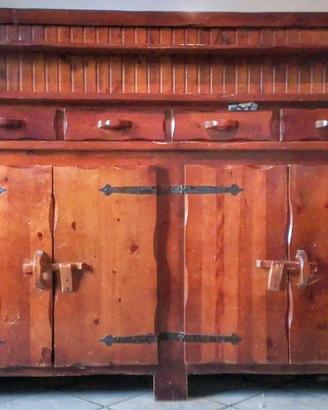 Piattaia credenza in legno massello