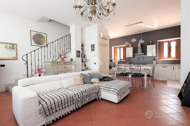 VILLA A SCHIERA A LONATO DEL GARDA