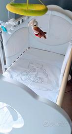  culla con cassettone e completa di accessori 