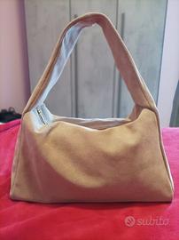 Borsa modello Hobo in vera pelle scamosciata.