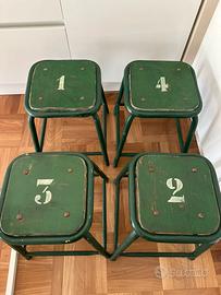 Sgabelli numerati 1-4 in ferro e legno