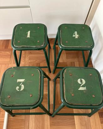 Sgabelli numerati 1-4 in ferro e legno