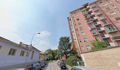 Stanza singola fronte stazione-RHO 400 euro