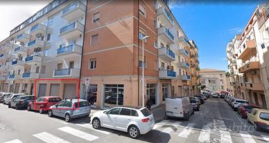 Pressi SS. Trinità - Ampio locale commerciale