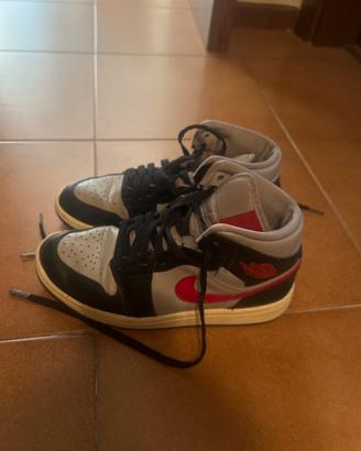 Jordan 1 nere e grigie