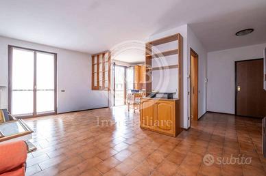 Appartamento di 110 m² con 3 locali e box auto a T