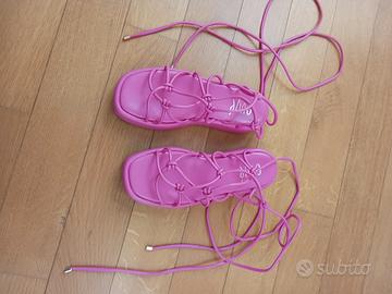 Sandali nuovi "Ovye'" fucsia alla schiava 