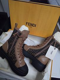 Stivali Fendi nuovi