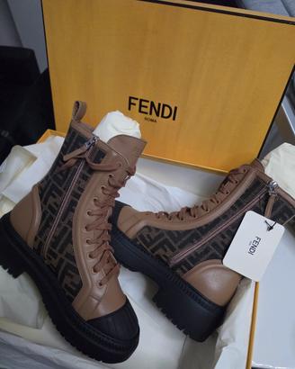 Stivali Fendi nuovi