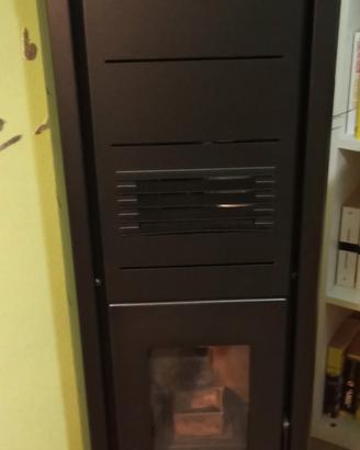 stufa a pellet 10 kW usata come nuova 