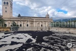 Due appartamenti con piano ammezzato a fiumefreddo