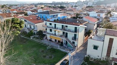 4 LOCALI A ROSETO DEGLI ABRUZZI