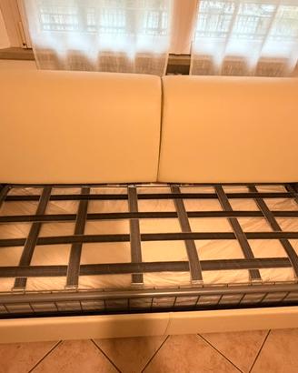 Divano letto in pelle tre posti
