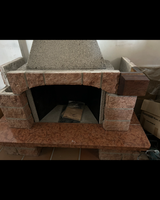 Caminetto in marmo rosso verona