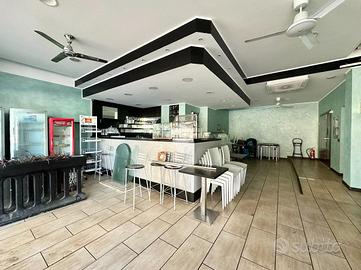 NEGOZIO A VADO LIGURE