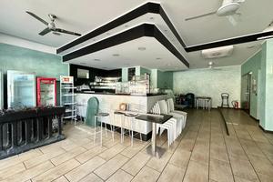 NEGOZIO A VADO LIGURE