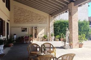 Rustico / Casale di 500 m² con più di 5 locali a L