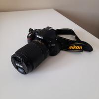Nikon D5200 con obiettivo AF-S DX 18-140 VR