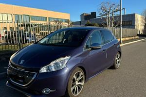 Peugeot 208  1.6 HDi full Optinal