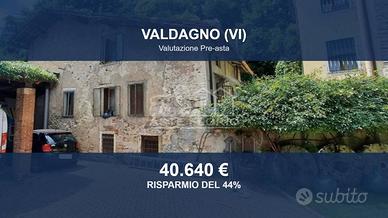 Immobile in asta di 266 m² con più di 5 locali a V